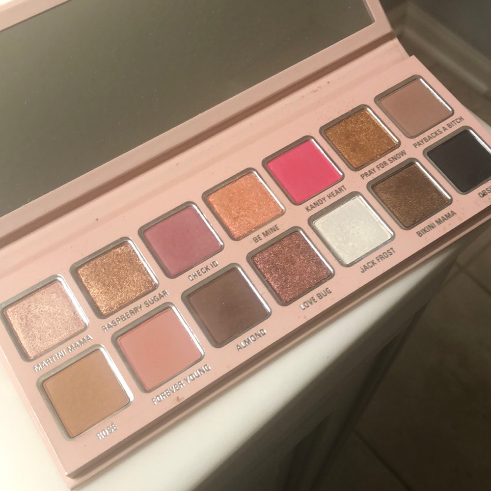Kylie Jenner 2019 holiday collection eyeshadow